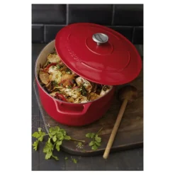 Le Chasseur cocotte ovale avec couvercle rouge 27 x 20 cm