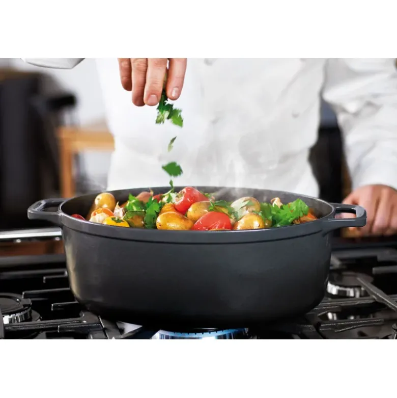 Le Chasseur cocotte ovale avec couvercle noire 25 x 19 cm