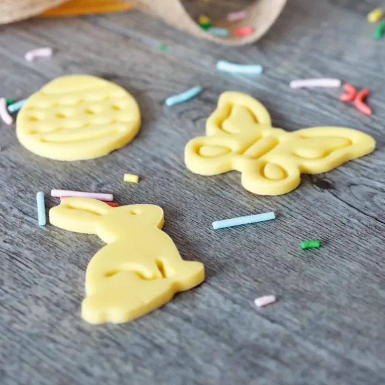 Lot de 4 découpoirs éjecteurs thème Pâques