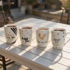 Lot de 4 tasses assorties thème "Love"