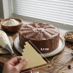 Peigne à décor triangle en plastique